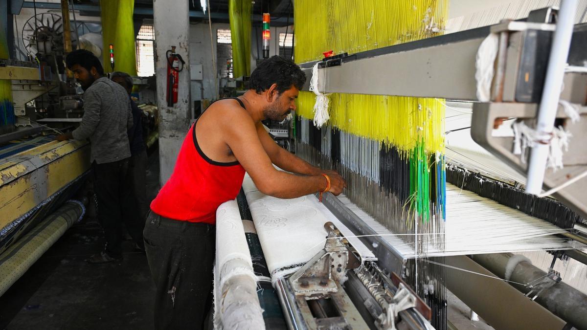 அமெரிக்காவின் 50% வரி விதிப்பு | நெருக்கடியில் இருந்து மீண்டு வருவோம்: ஜவுளித் தொழில் அமைப்பினர் நம்பிக்கை